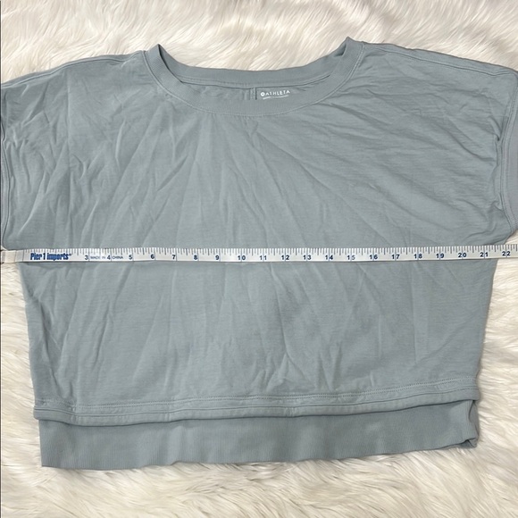Athleta Sleeve Crop Top size XS - Picture 2 of 8